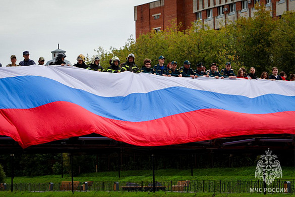 В День Российского флага в Иванове развернули 37-метровый триколор